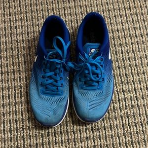 Womens blue Nike tennis shoes